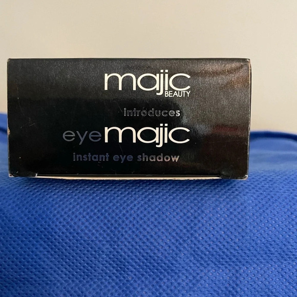Eye Majic #19 Instant pearl shadow. 10 pair easy applications for single use. - Picture 5 of 6